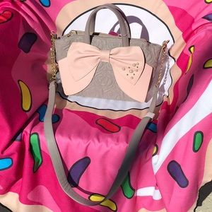 🎀Pink & Grey Betsey Johnson Double Zip Satchel🎀